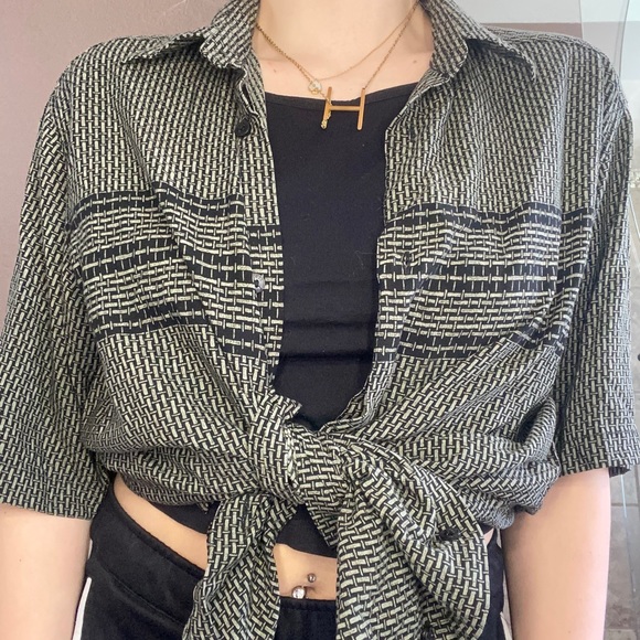 Button up - Picture 3 of 5